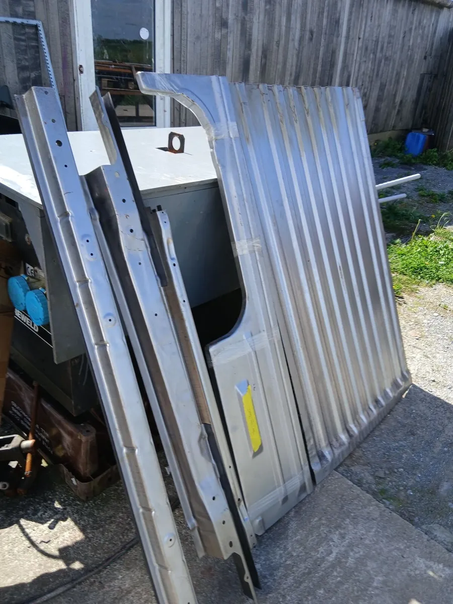 Toyota Hilux 2006 crew cab rear tub floor & frame - Image 4
