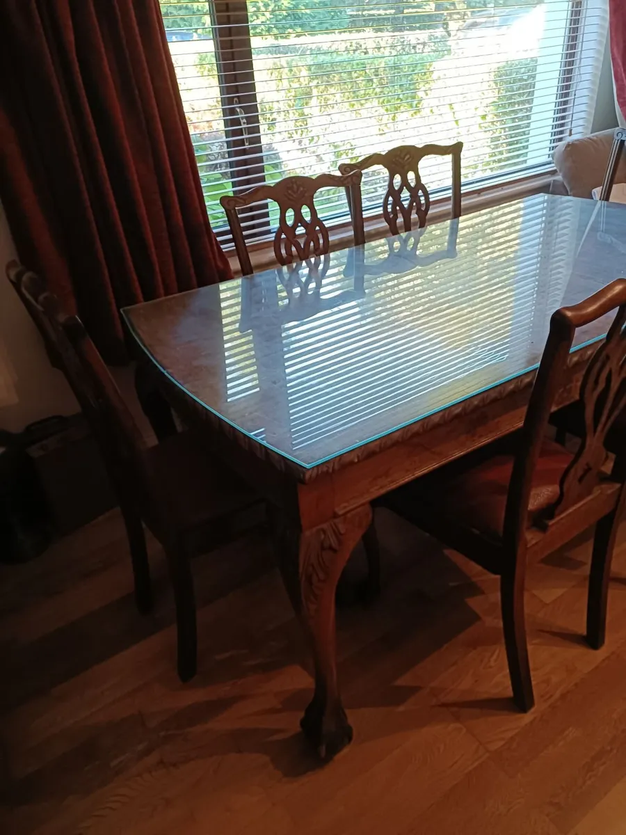 Dining room table - Image 1