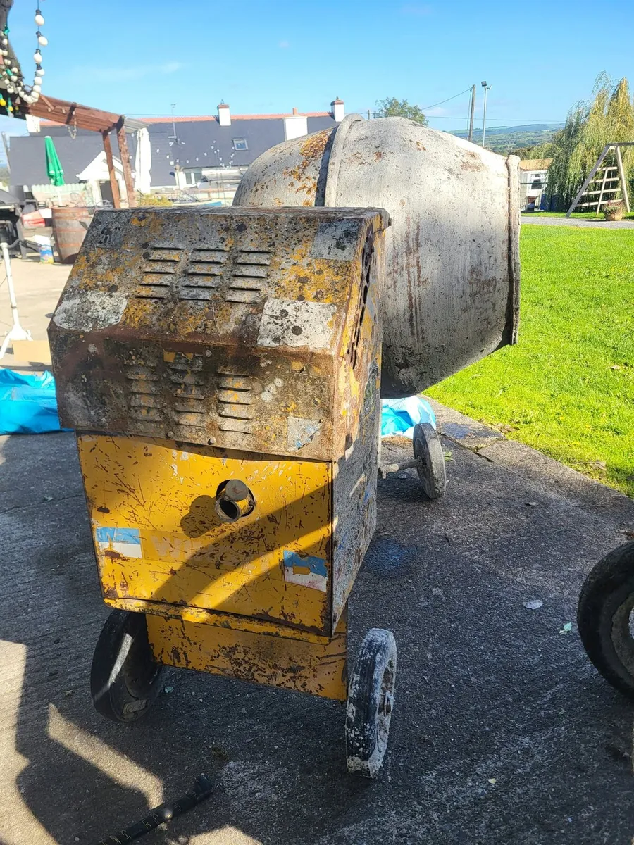 Diesel cement mixer - Image 1