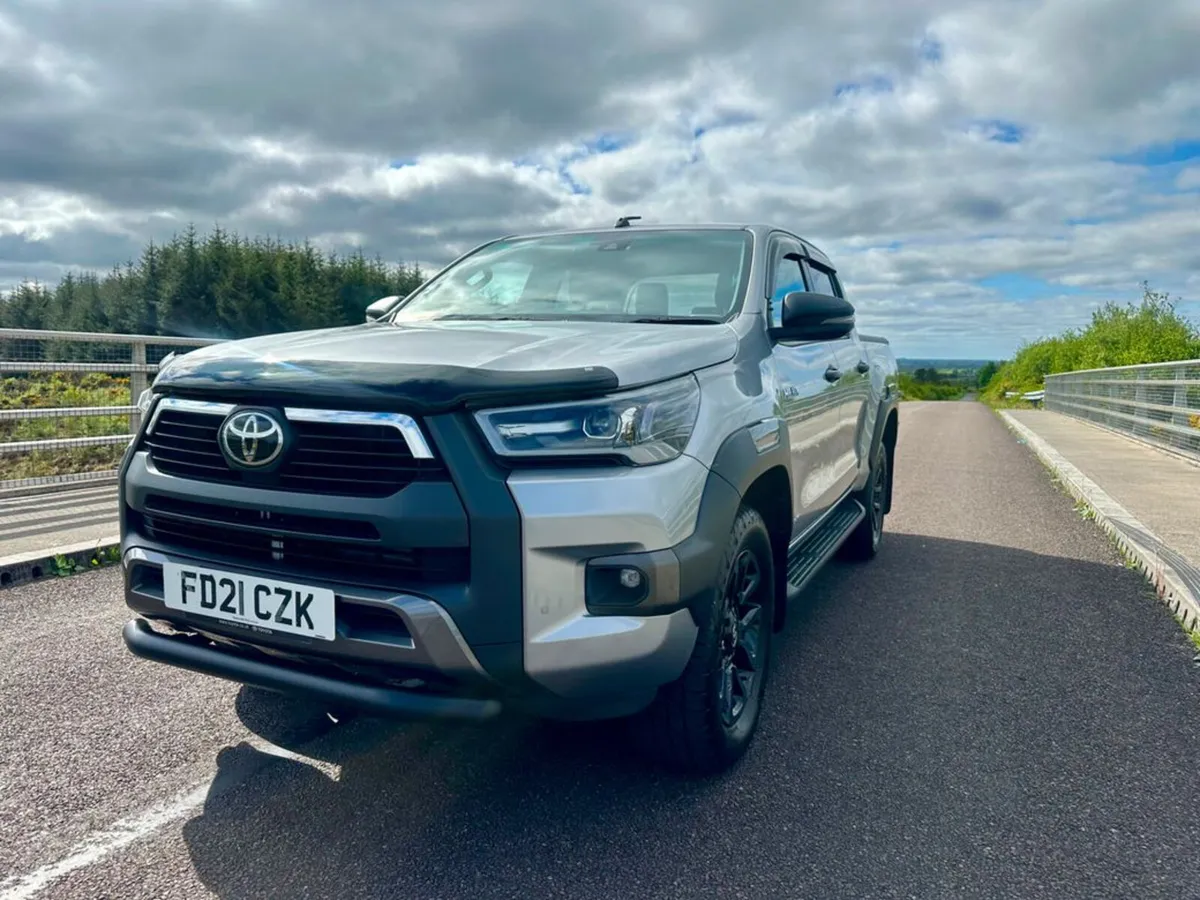 2021 Toyota Hilux Invincible x - Image 2