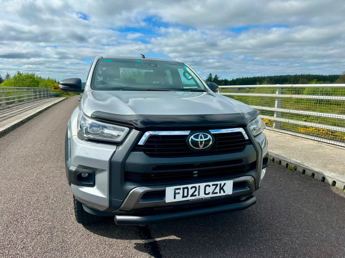 2021 Toyota Hilux Invincible x - Image 4