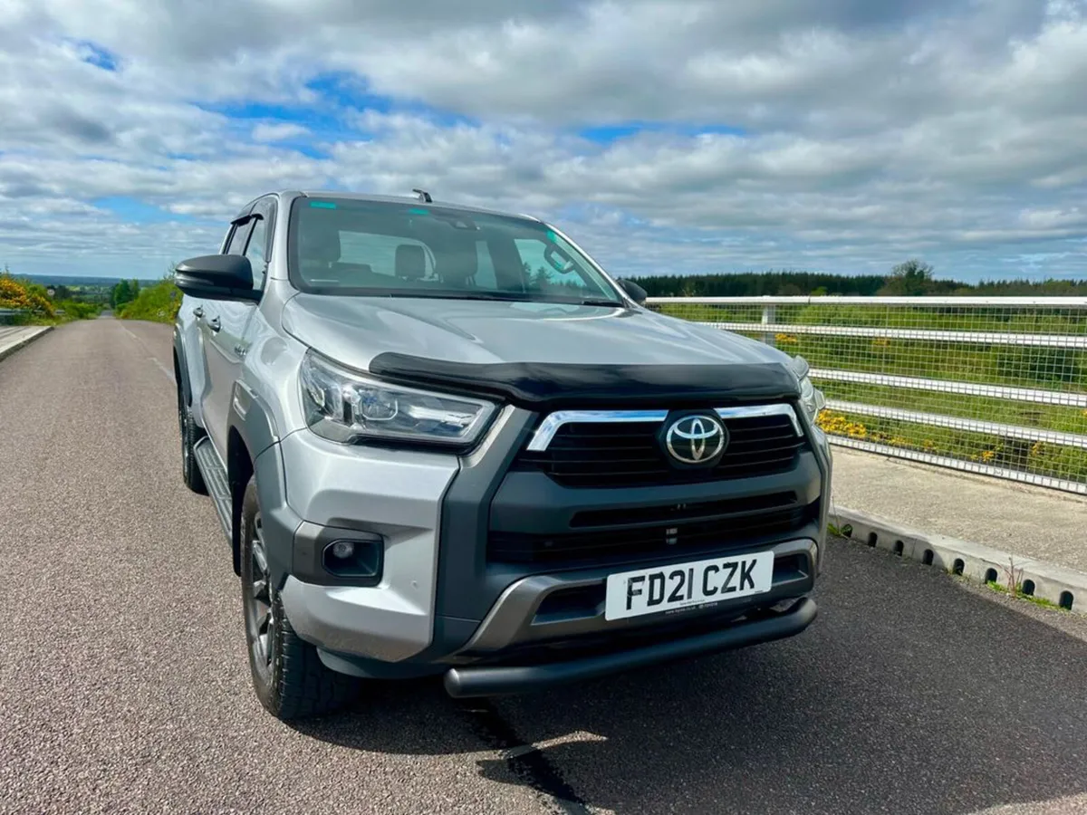 2021 Toyota Hilux Invincible x - Image 3