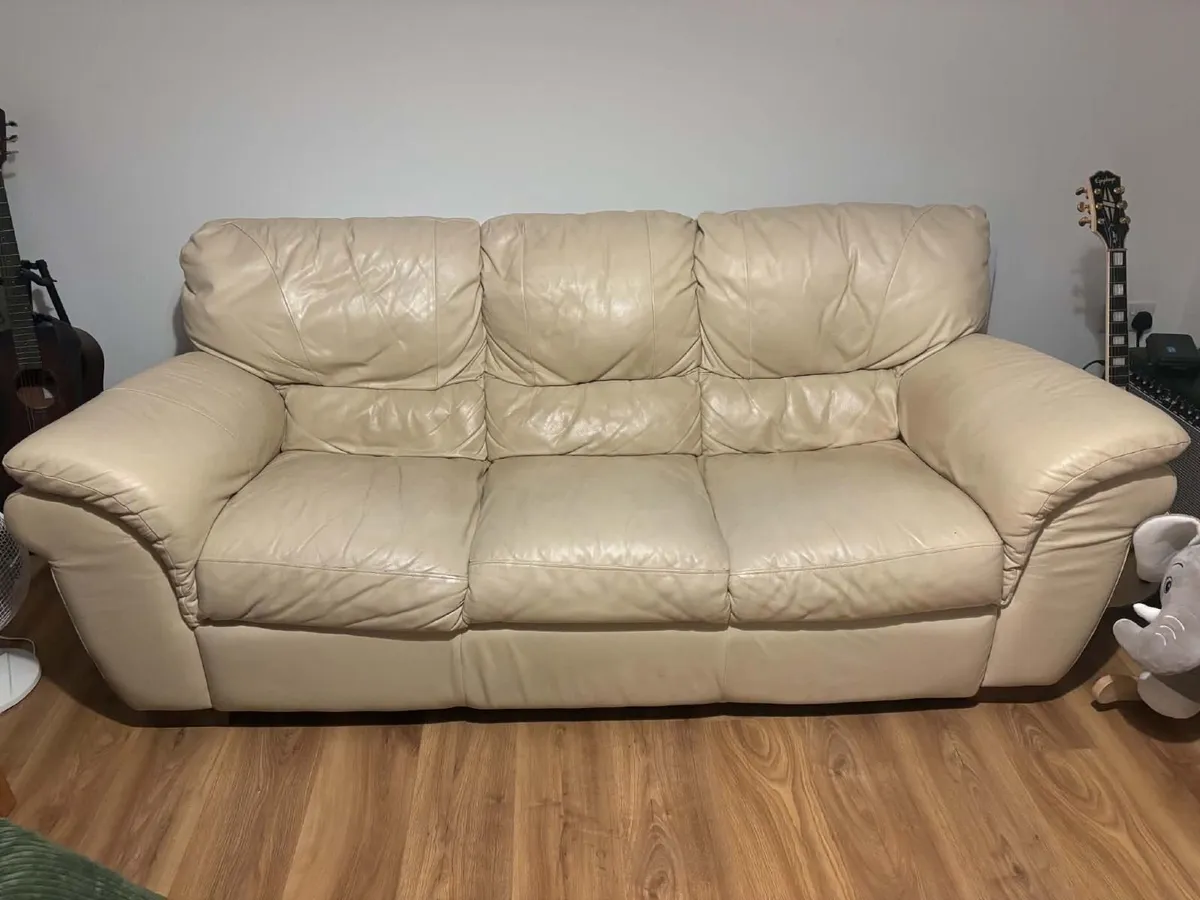 Couch & 2 Armchairs - Image 2