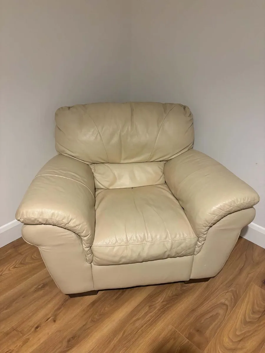 Couch & 2 Armchairs - Image 1