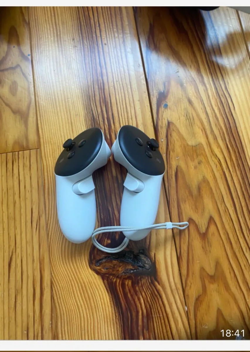 VR Headset - Image 3