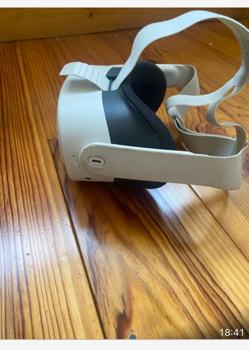 VR Headset - Image 4