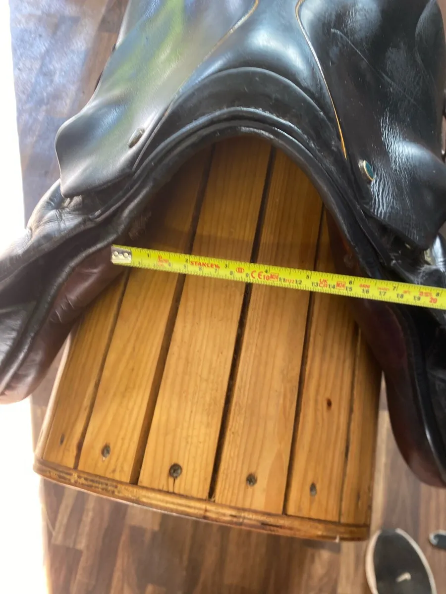 Stubben Siegfried CS 18” jump saddle - Image 3