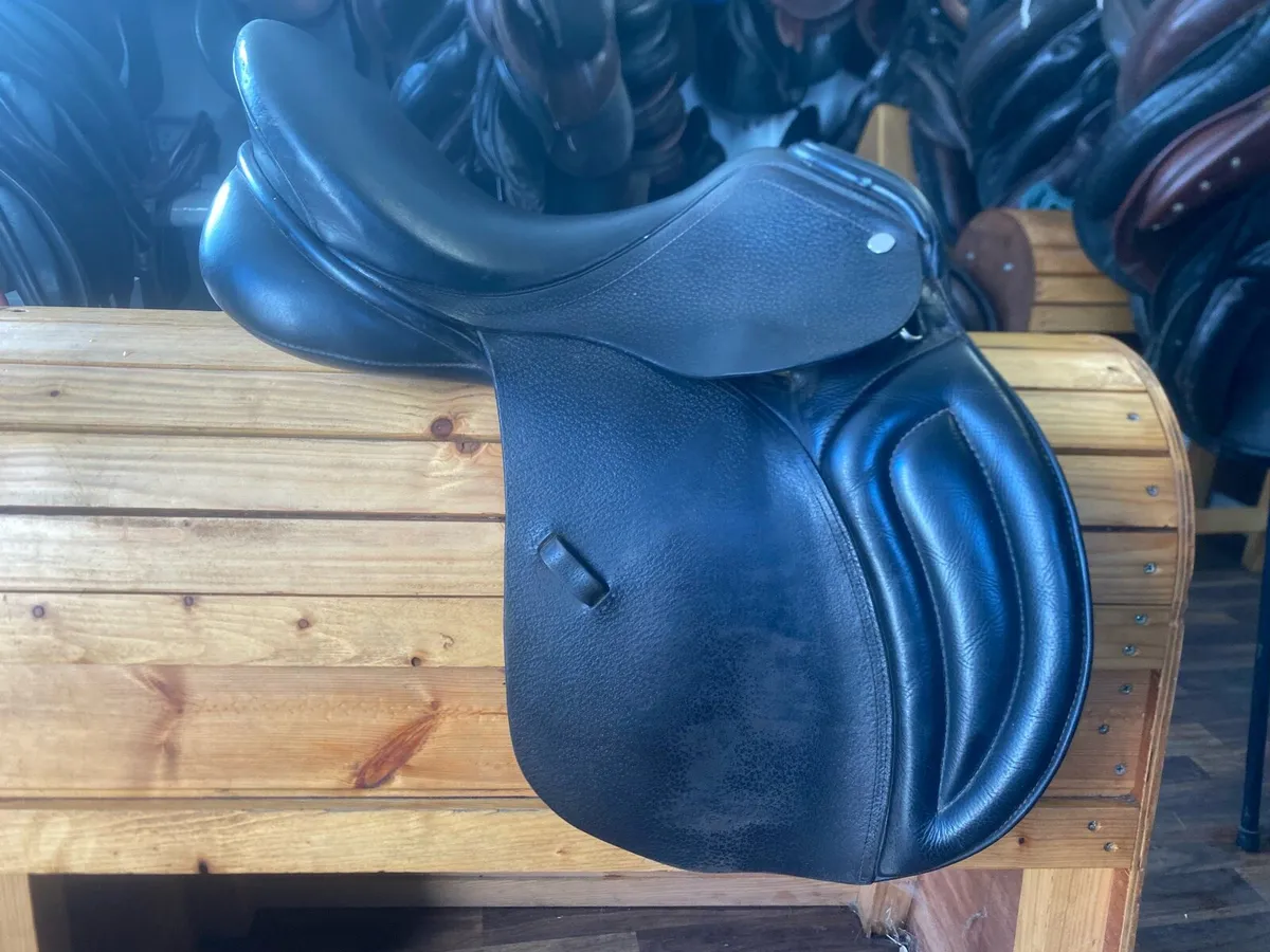 16” medium wide black Leather saddle - Image 1