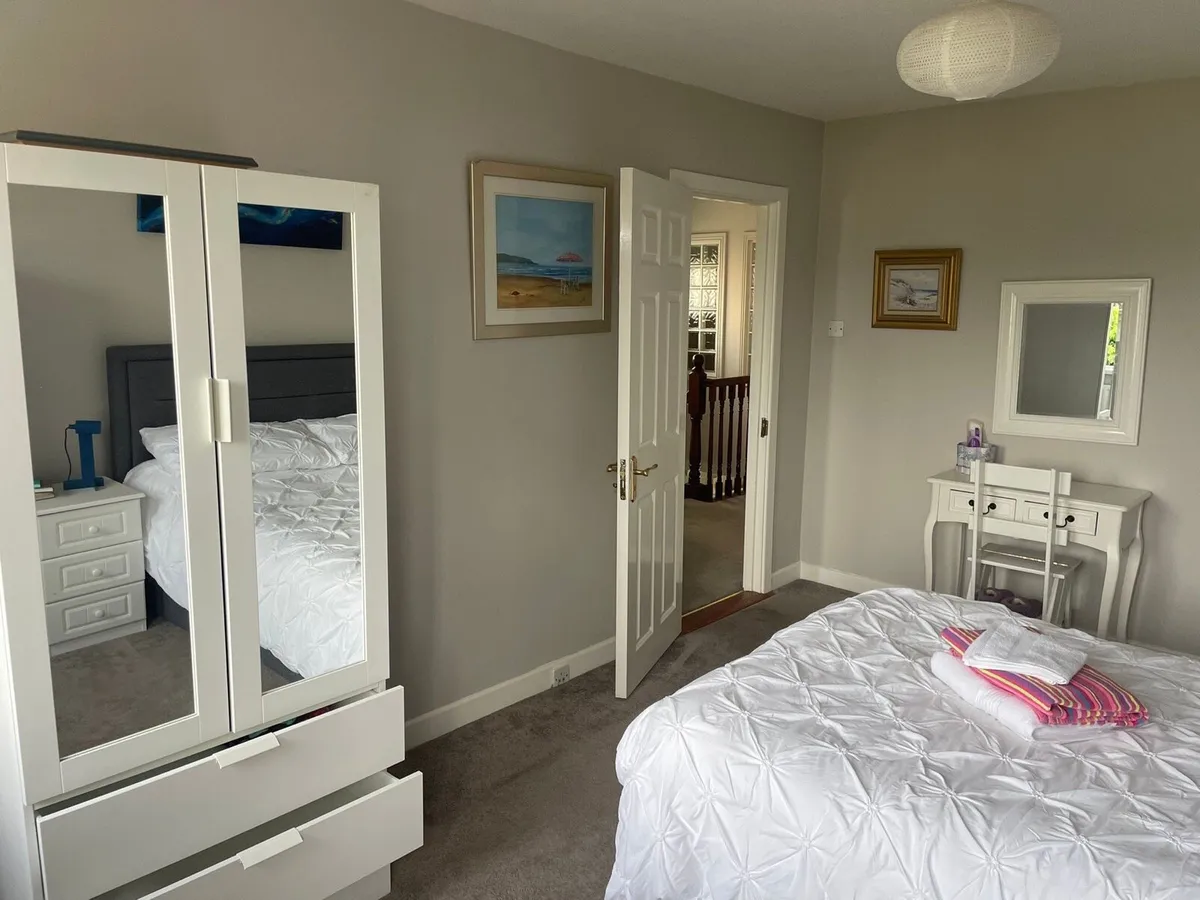 Single bed & wardrobe - Image 2