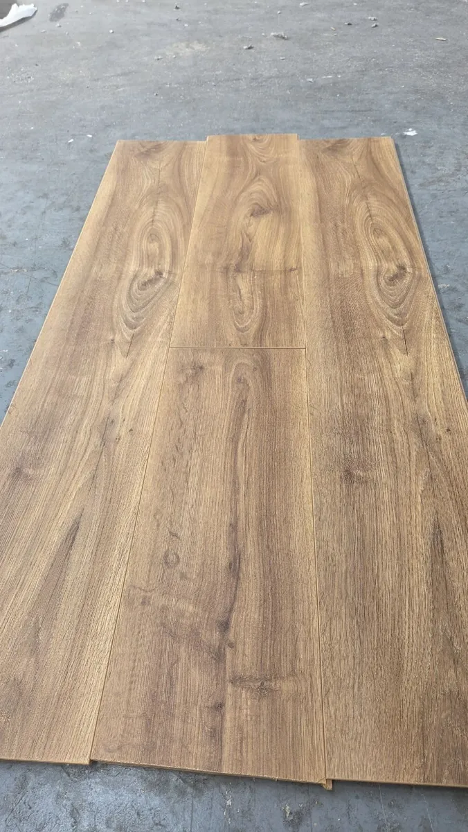Furlong Hydro 12mm Laminate - Image 4