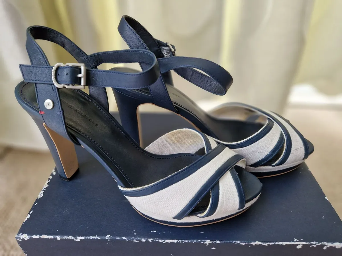 Genuine Tommy Hilfiger Sandal Heels UK7 - Image 3