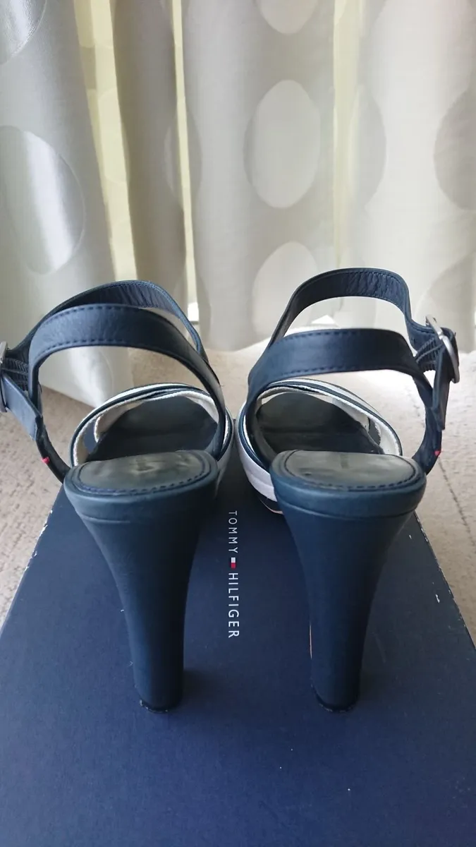 Genuine Tommy Hilfiger Sandal Heels UK7 - Image 4