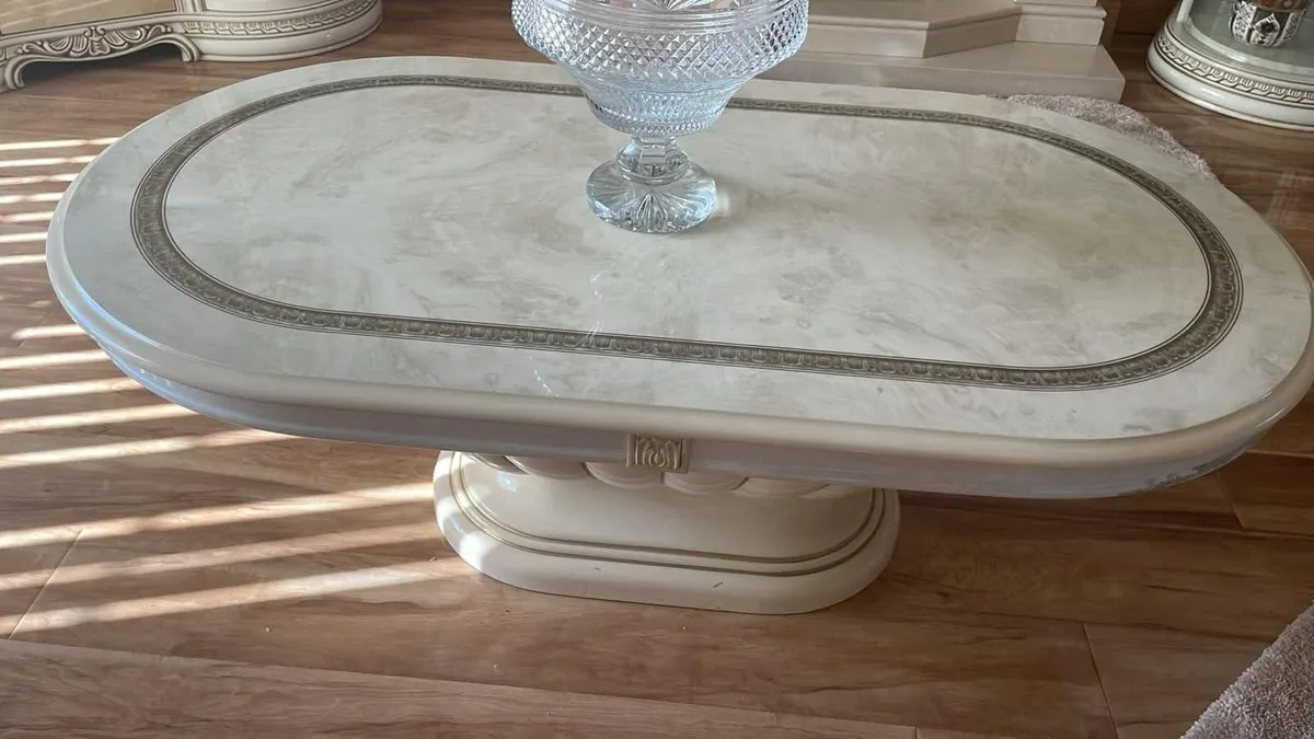 living room furniture - Image 1