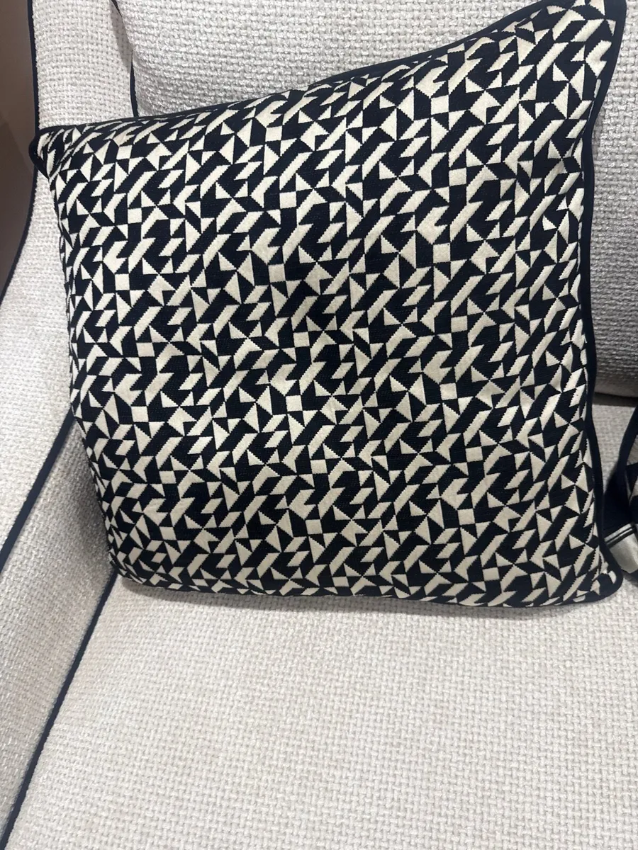 3 seater couch - brand new - Image 4