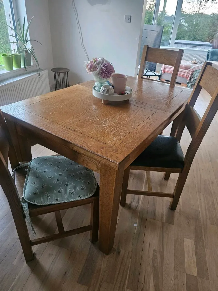 Kitchen table - Image 1