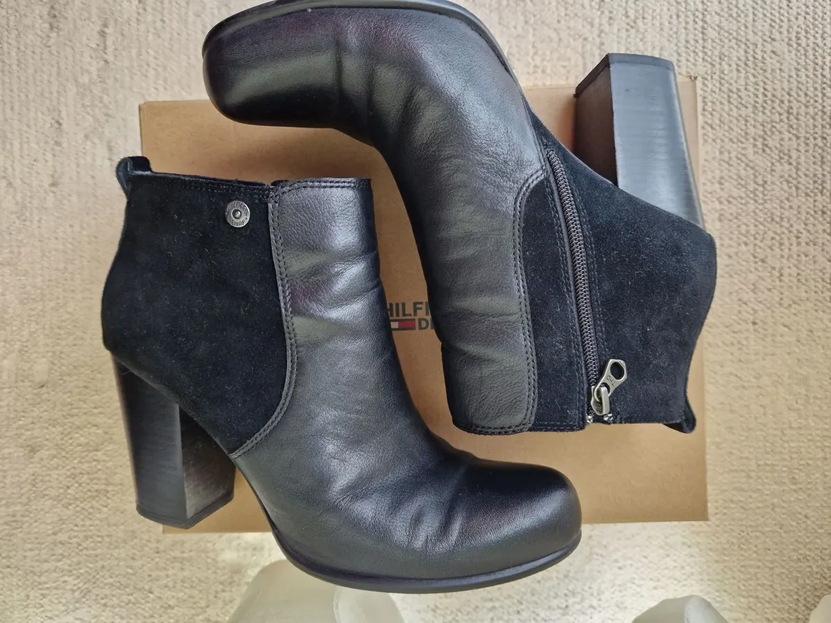 Genuine Tommy Hilfiger Ankle Boots UK7 - Image 1