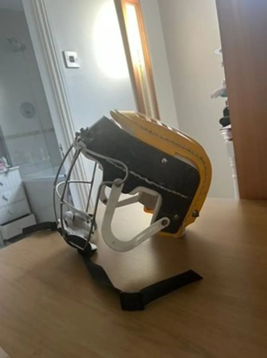 scanda old style hurling helmet - Image 2