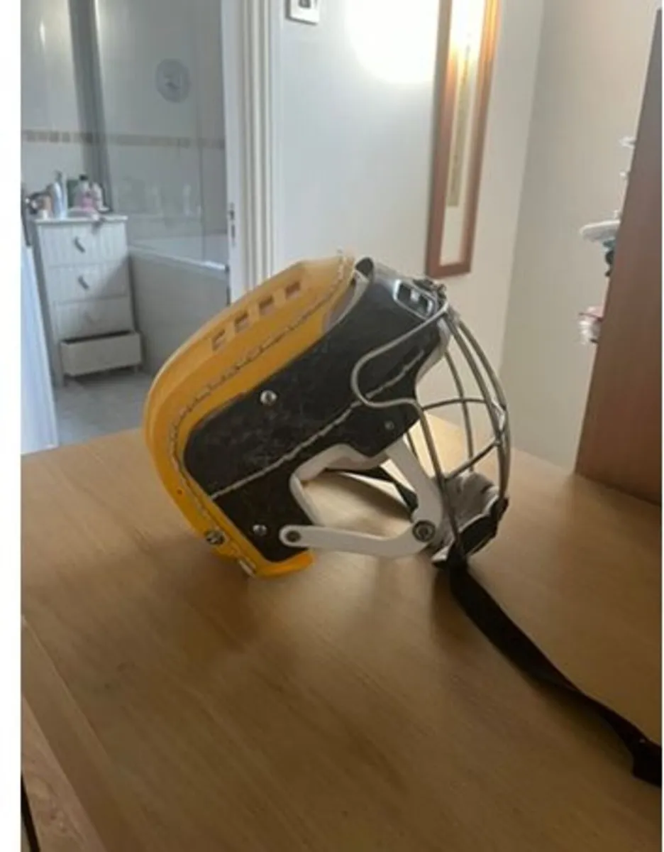 scanda old style hurling helmet - Image 4