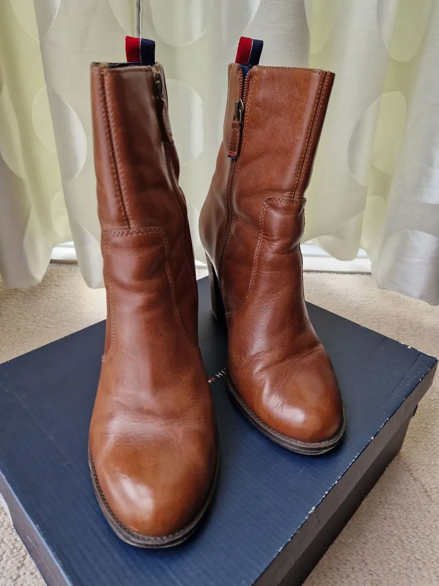 Genuine Tommy Hilfiger Ankle Boots UK7 - Image 2