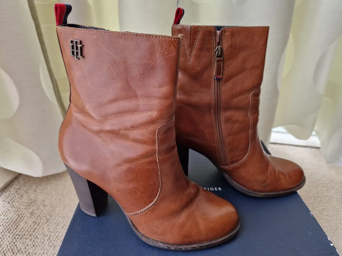 Genuine Tommy Hilfiger Ankle Boots UK7 - Image 4