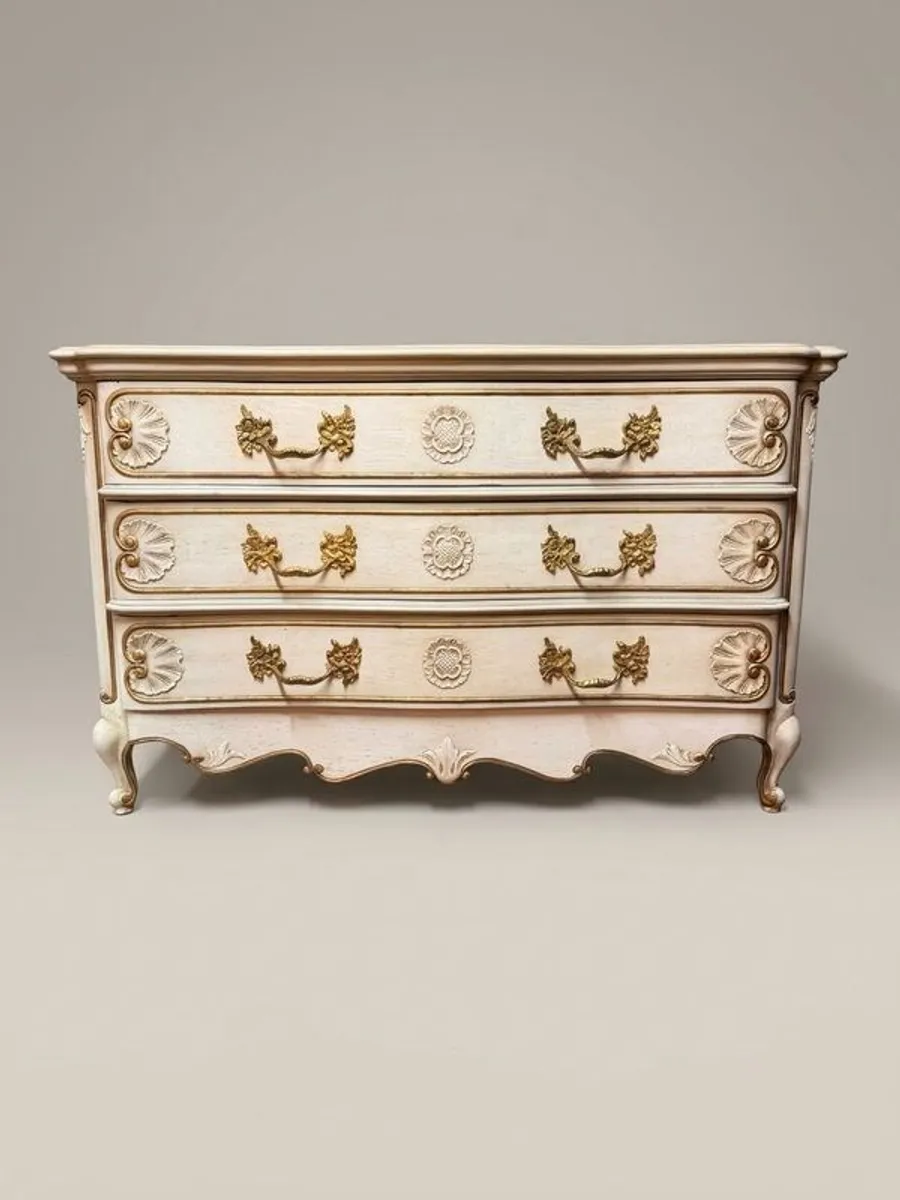 Exquisite Early 20th C. French Serpentine Commode with Gilded Detailing - Image 1