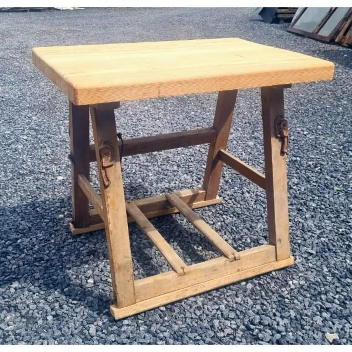 Table with Churn Base KAS792 - Image 2
