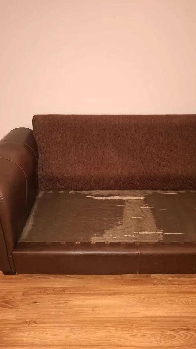 Corner sofa, red fabric €100 - Image 4