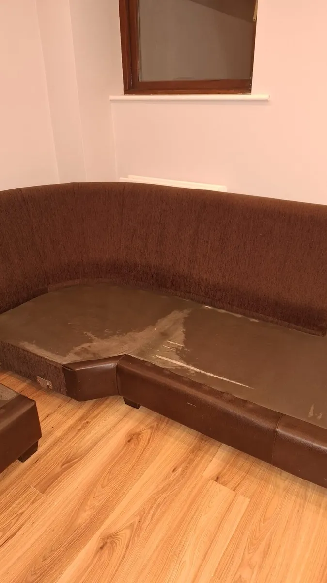 Corner sofa, red fabric €100 - Image 3
