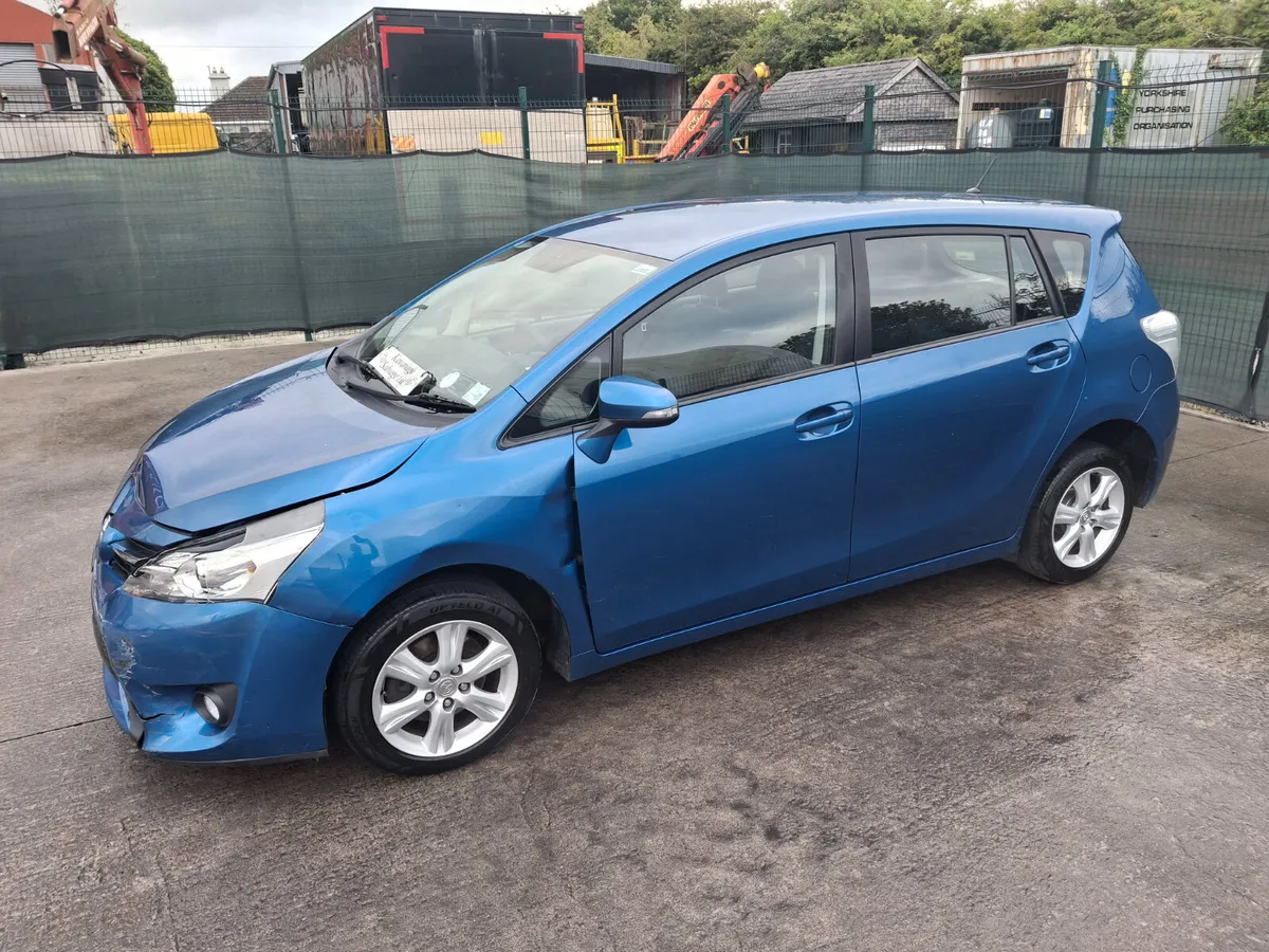 2015 Toyota Verso  7 seater  D4D - Image 2