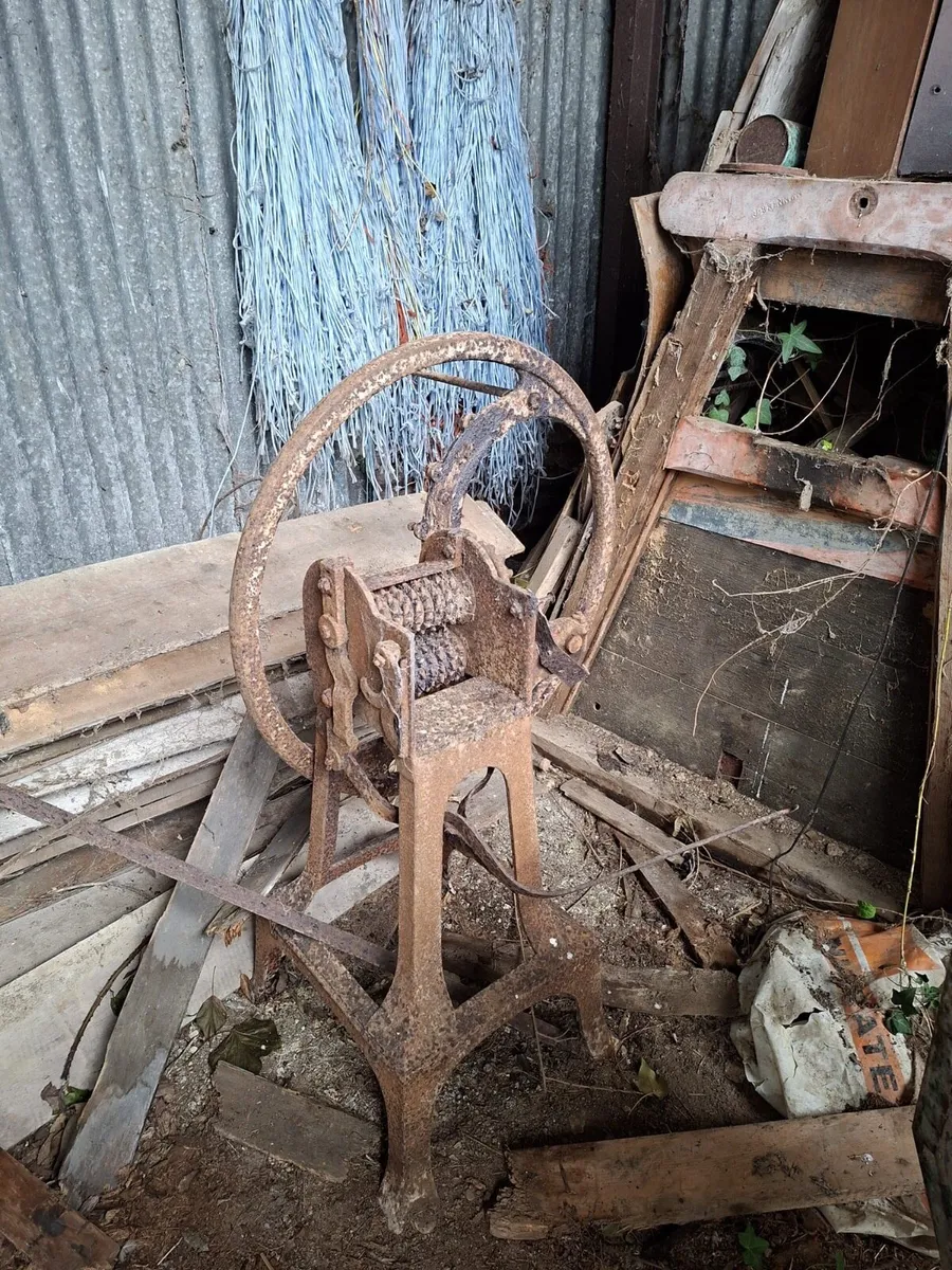 Vintage machinery - Image 2