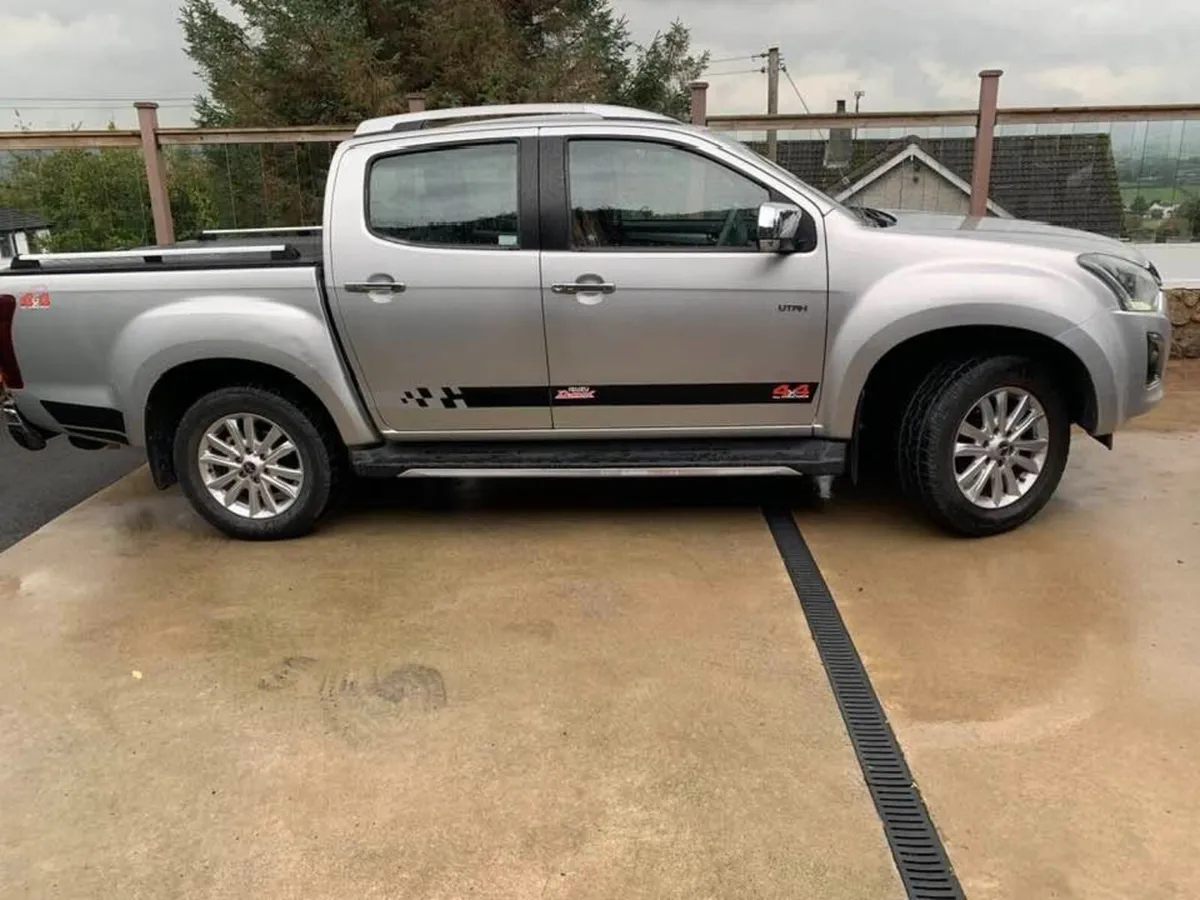 2019 Isuzu D-Max Automatic 4x4 - Image 2
