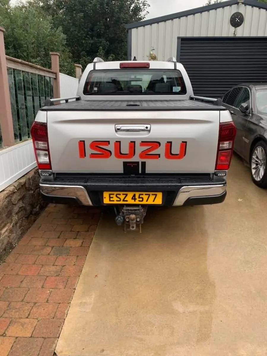 2019 Isuzu D-Max Automatic 4x4 - Image 3