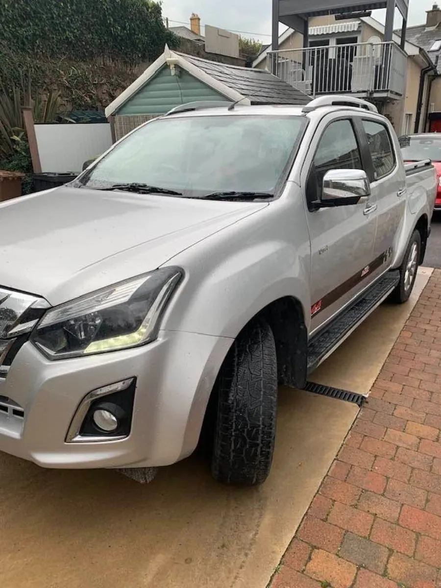 2019 Isuzu D-Max Automatic 4x4 - Image 4