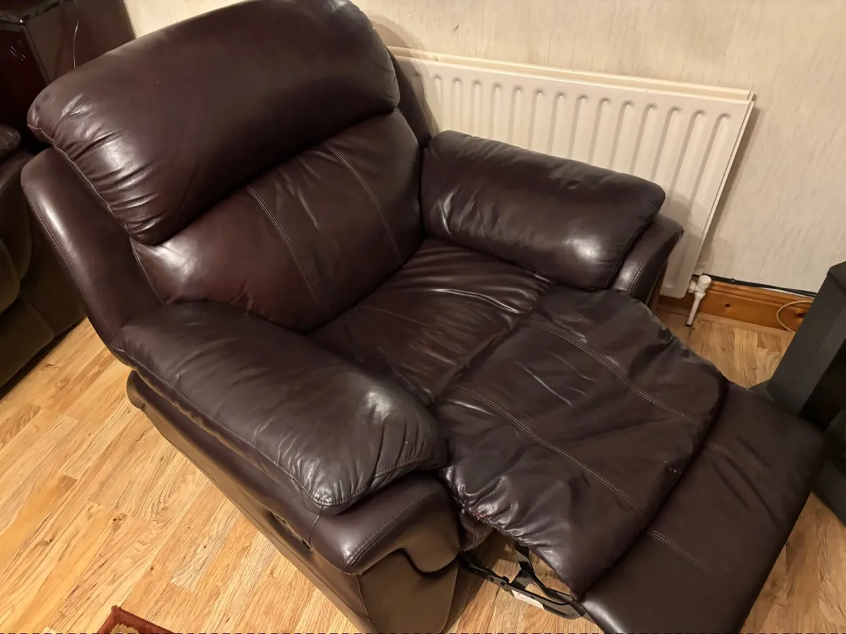 3 seater couch and two single setter reckiners - Image 3