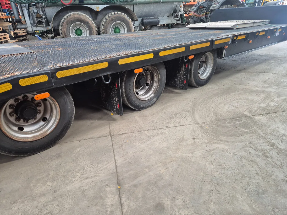 Triaxle Lowloader Air brakes and bags - Image 2