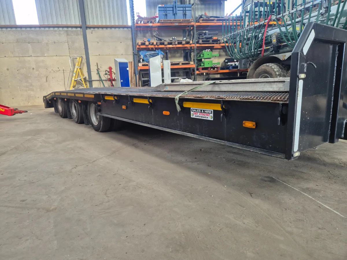 Triaxle Lowloader Air brakes and bags - Image 1