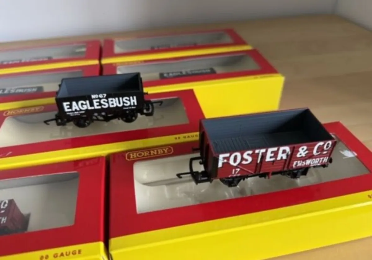 VINTAGE HORNBY TRAIN WAGONS.. - Image 2