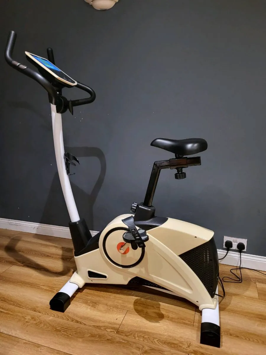Exercise bike like new. - Image 3