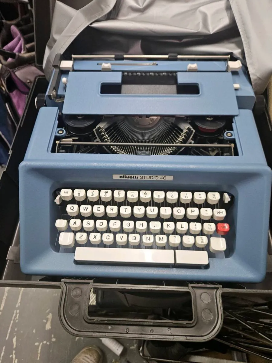 Olivetti studio 46 typewriter - Image 1
