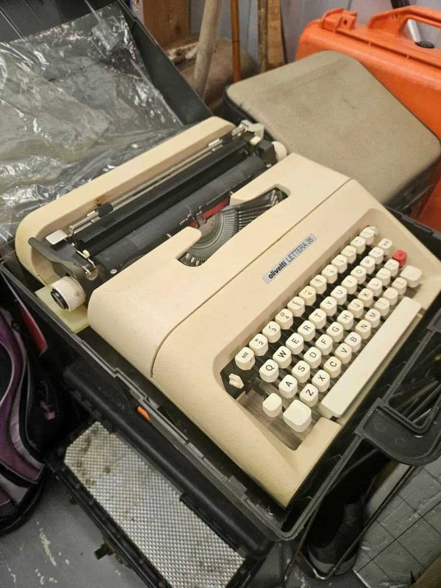 Olivetti lettera 35 typewriter - Image 4