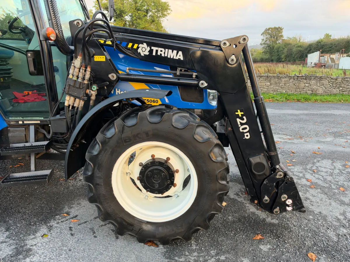 2009 New Holland T5060 - Image 2