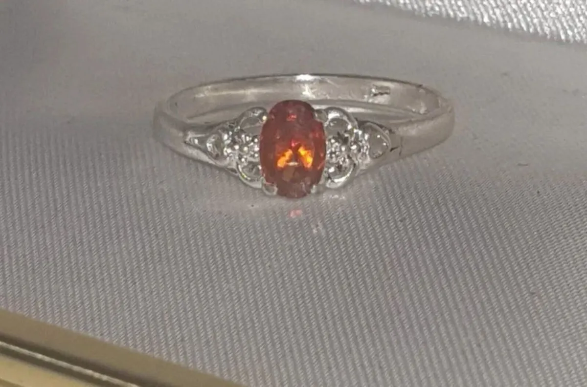 Vintage Hallmarked Silver Ring with Rose Gemstone - Image 4