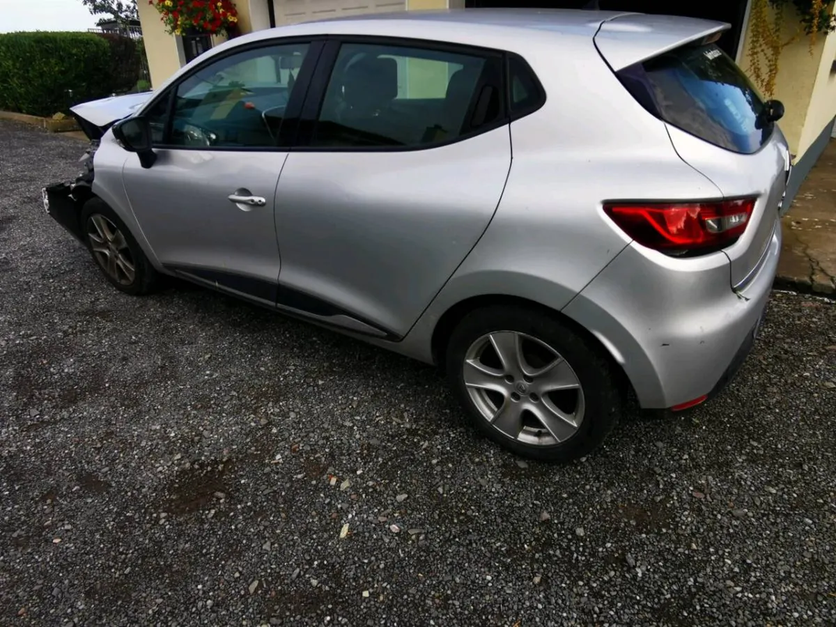 17 Renault Clio Nct and tax 2027 - Image 2