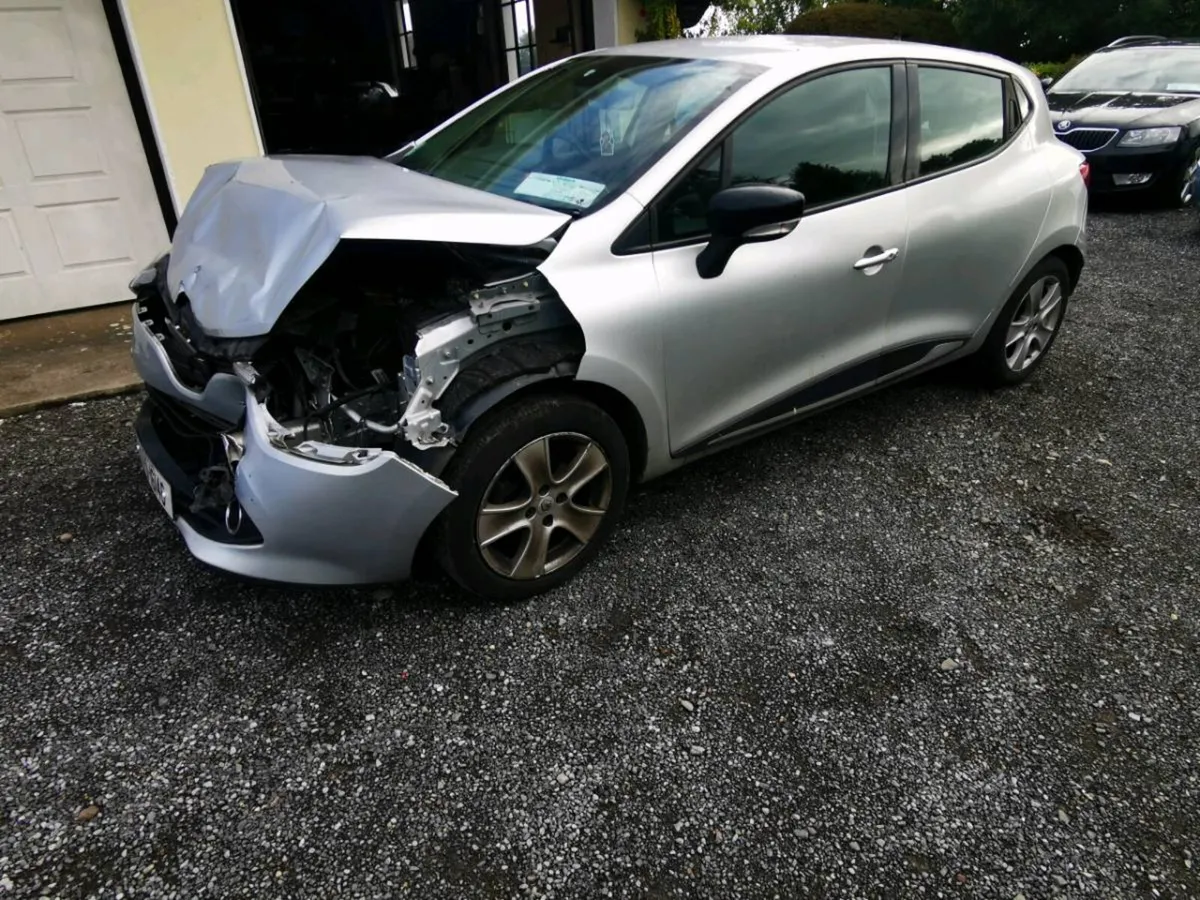 17 Renault Clio Nct and tax 2027 - Image 3
