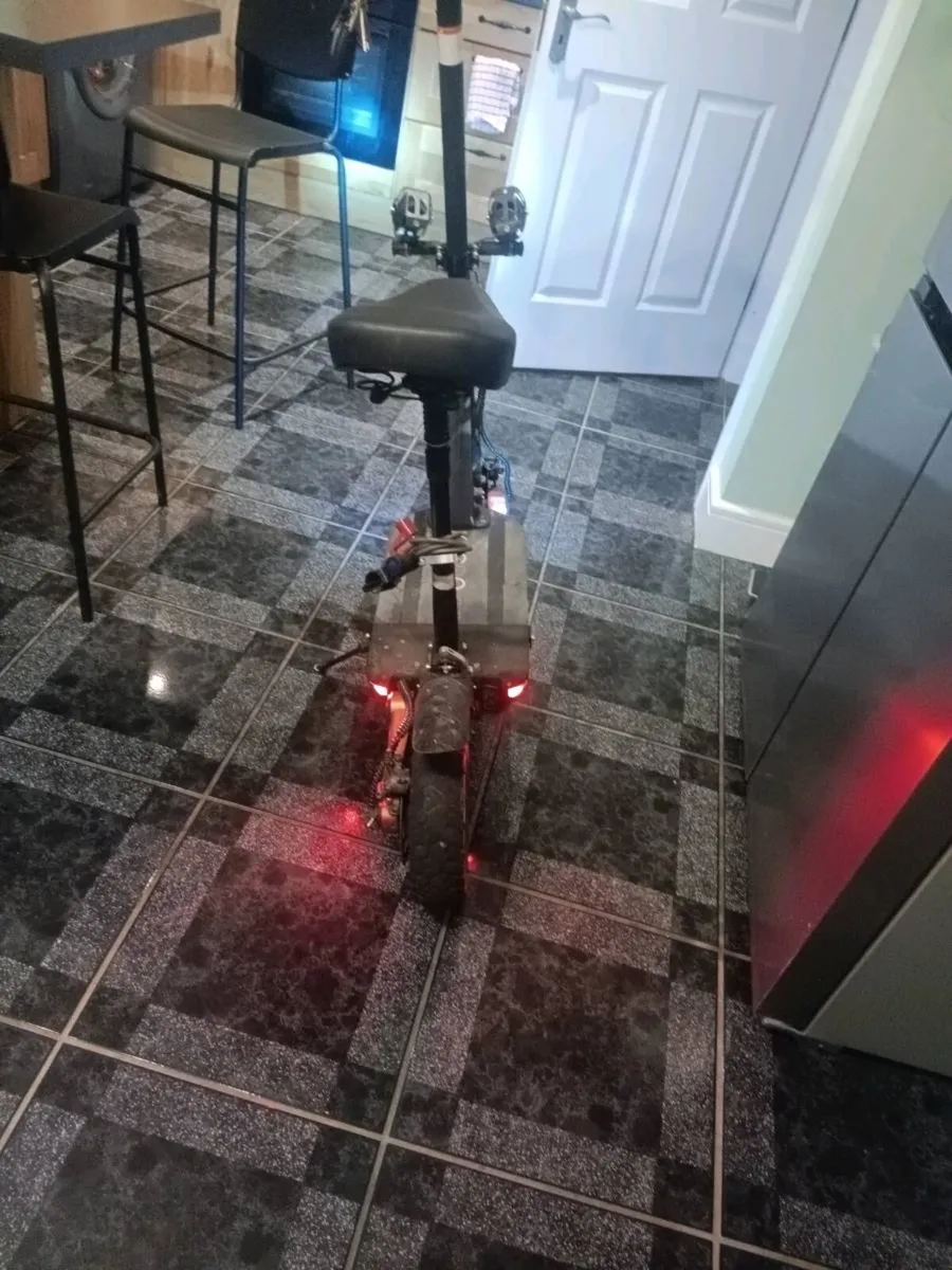 Kugoo g boost e scooter - Image 3
