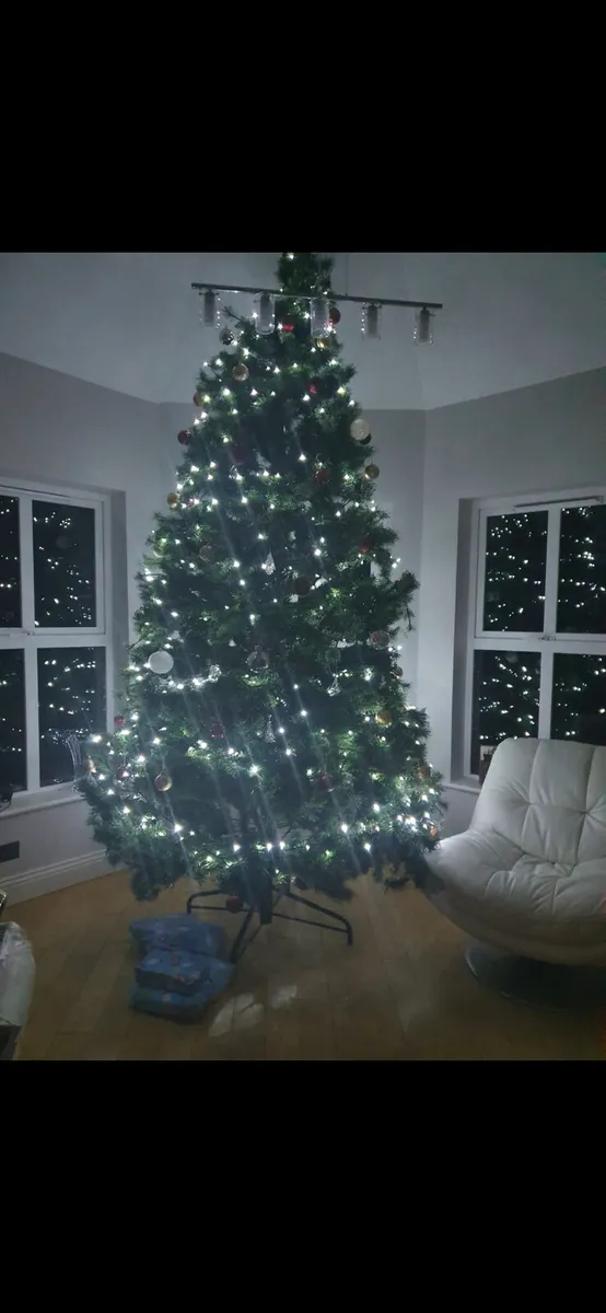 ARTIFICAL Christmas Tree 10fr - Image 1