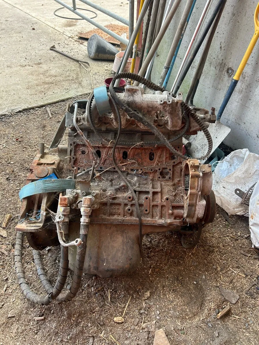 Hitachi engine digger parts - Image 2