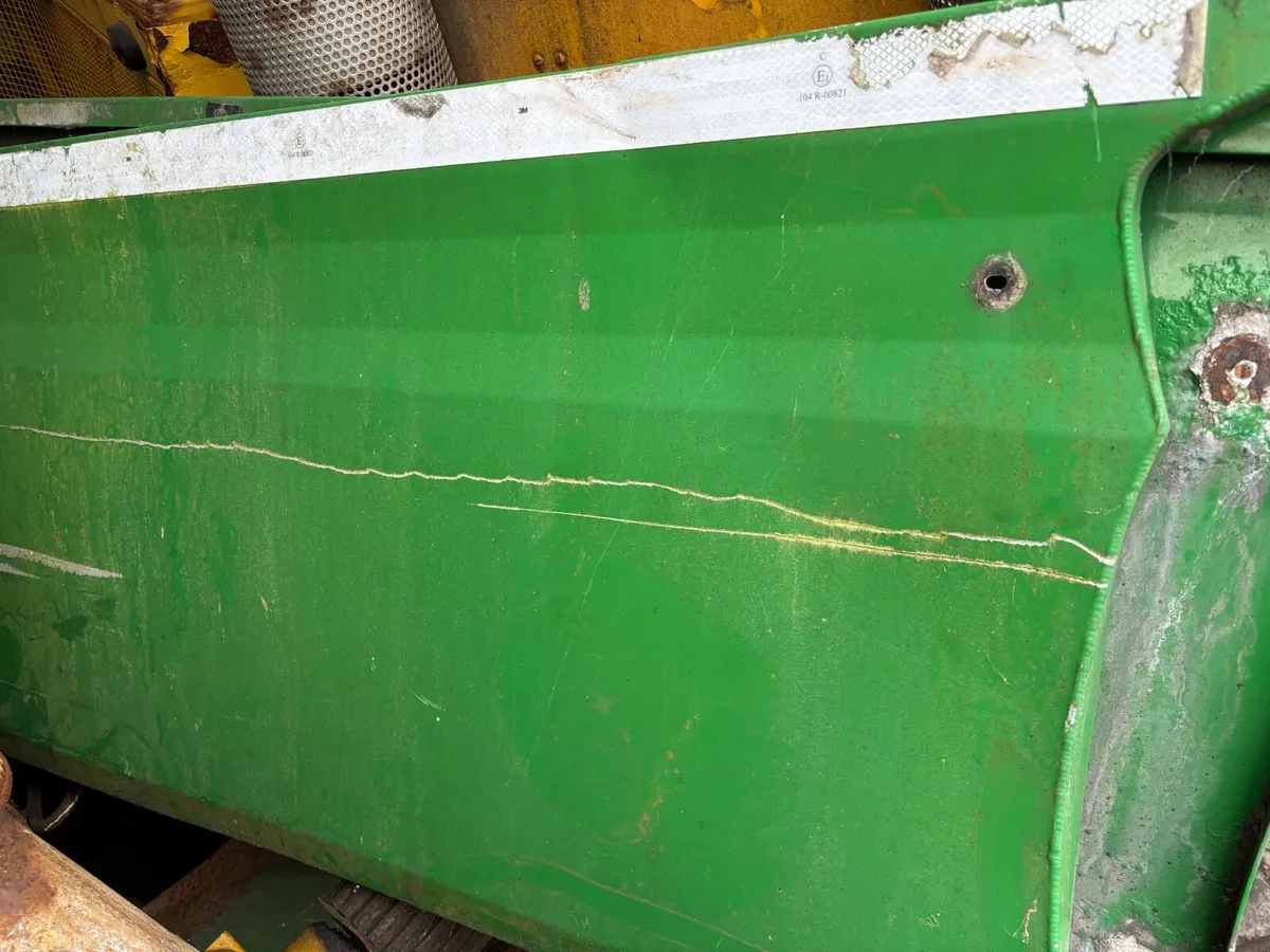 Daf  side skirts - Image 4