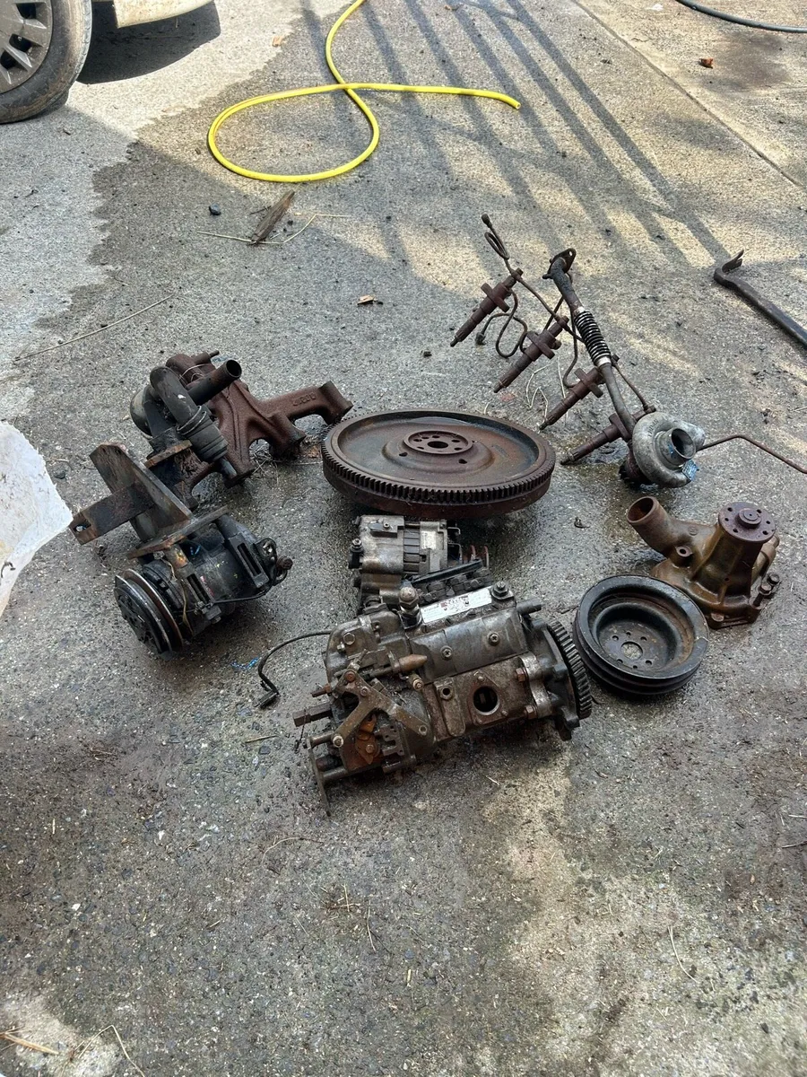 Hitachi engine digger parts - Image 3
