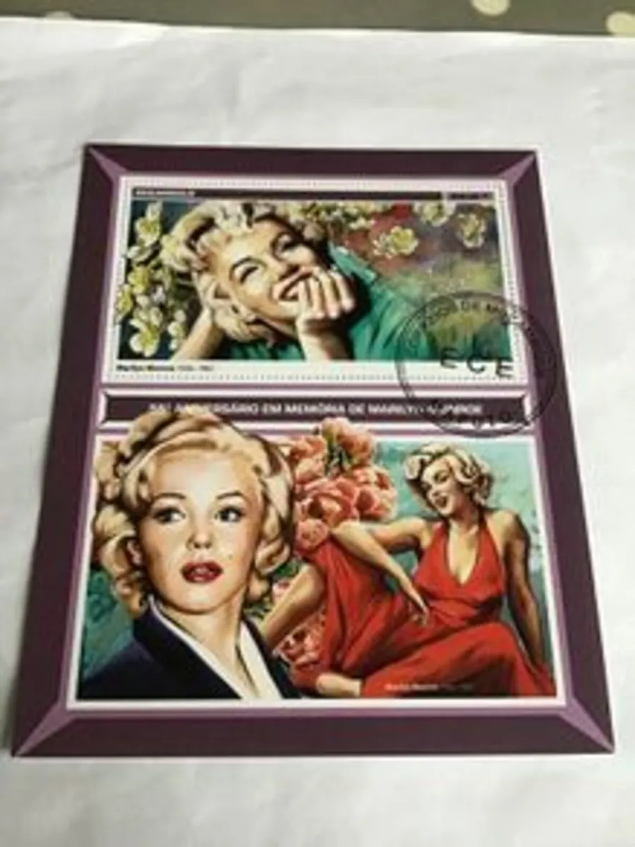 Large Marilyn Monroe souvenir stamps (2 stamps)